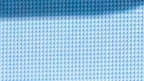 La reina Letizia usa el color ideal para lucir un vestido elegante.