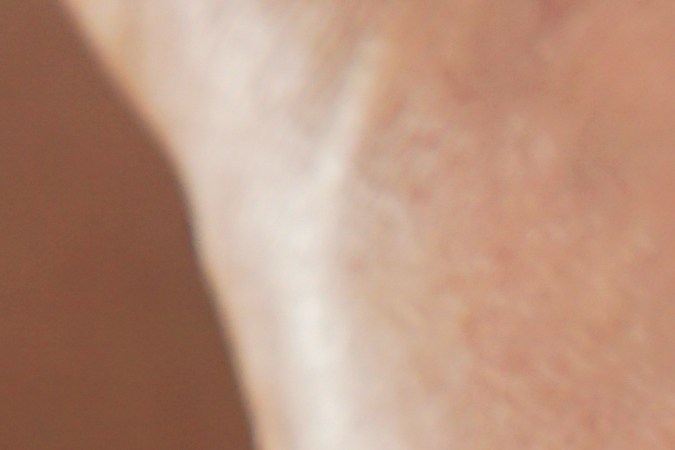 Exfoliar tu piel puede ayudarte a disminuir las manchas oscuras.