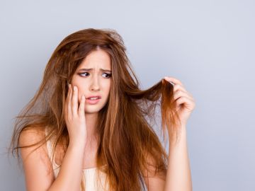 Usa productos adecuados en tu rutina de cuidado del cabello para evitar las puntas abiertas.