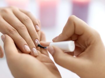 ¿Qué son las soap nails? Conoce la nueva tendencia de uñas minimalistas y de lujo silencioso