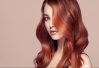 Cuida tu cabello rojizo con los productos adecuados para mantener su tonalidad.
