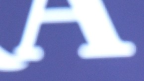 Rosalía destacó con un llamativo peinado en la Semana de la Moda en París.