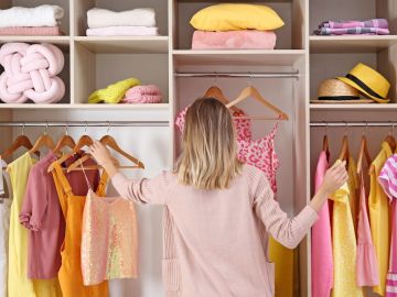¿Tu clóset es un desastre? Tips prácticos para organizarlo de forma eficiente