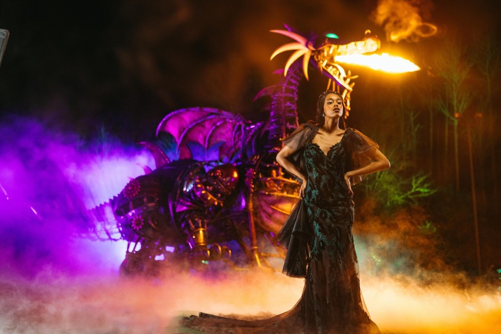 Vestido de novia inspirado en Maleficent, de la colección 'Fairy Tale Weddings' de Disney con Allure Bridals.