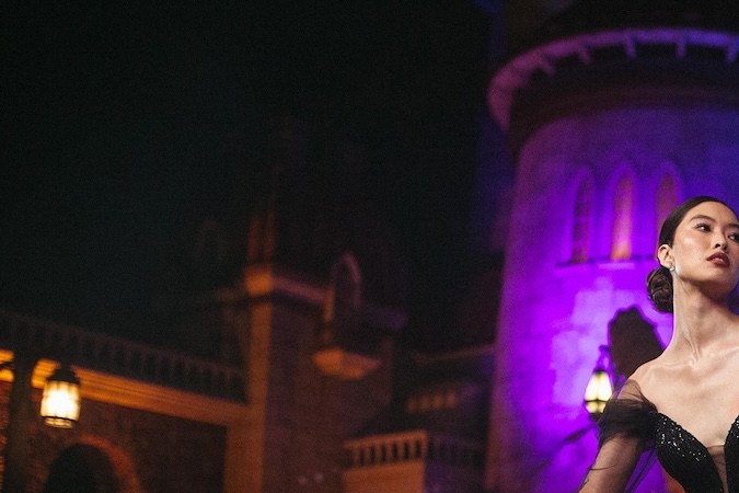 Vestido de novia inspirado en Ursula, de la colección 'Fairy Tale Weddings' de Disney con Allure Bridals.