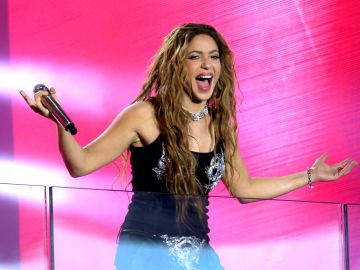 Shakira muestra su estilo rockero en Nueva York.