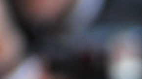 America Ferrera posa en la alfombra roja de la premier de "How To Train Your Dragon 2" en Cannes el 16 de mayo de 2014.