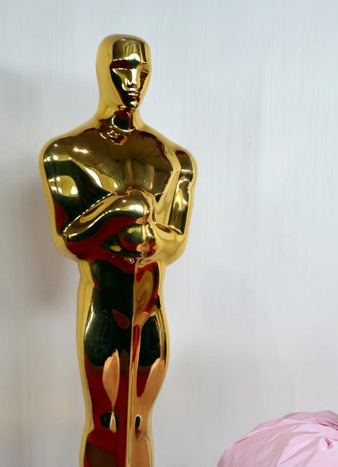 Ariana Grande en la alfombra roja de los Premios Oscar 2024.