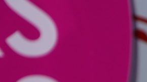 Colección de Barbies multiraciales y con diferentes ocupaciones que muestran la diversidad de intereses de niñas y mujeres.