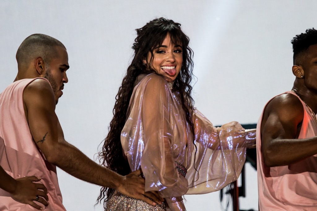 Camila Cabello en el escenario del iHeartRadio Music Festival en septiembre de 2019.