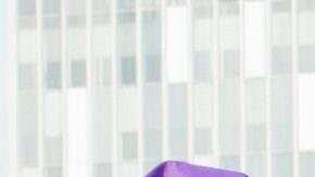 grupo multirracial de mujeres sólo en protesta en el Día Internacional de la Mujer.