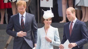 El príncipe Harry, la princesa de Gales y el príncipe William en Londres el 10 de junio de 2016.