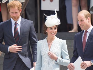 El príncipe Harry, la princesa de Gales y el príncipe William en Londres el 10 de junio de 2016.