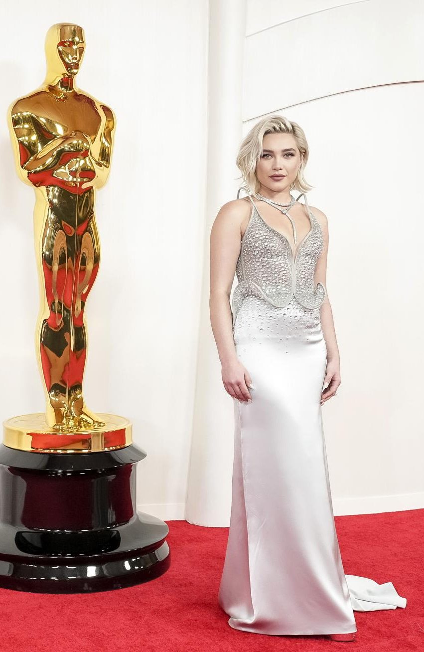 Florence Pugh en la alfombra roja de los Premios Oscar 2024.