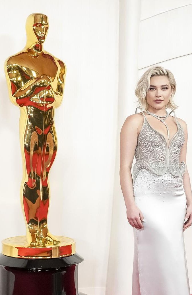 Florence Pugh en la alfombra roja de los Premios Oscar 2024.