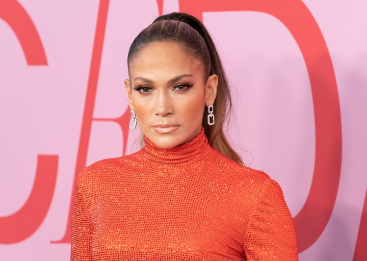 Jennifer López tiene una fuerte relación con el mundo de la moda y belleza.