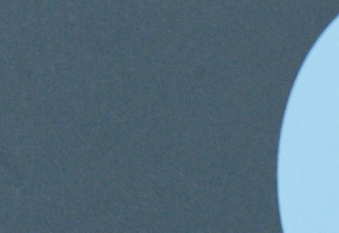 Jennifer López destaca en las alfombras rojas con trajes personalizados de diseñador.