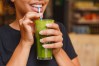 Mejora el cuidado de tu piel al incluir los jugos verdes en tu alimentación.