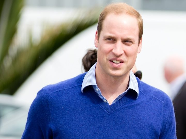 Kate Middleton y el príncipe William saludan durante su visita a Nueva Zelanda en abril de 2014.