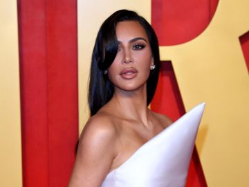 Kim Kardashian usa productos económicos para arreglar sus cejas.