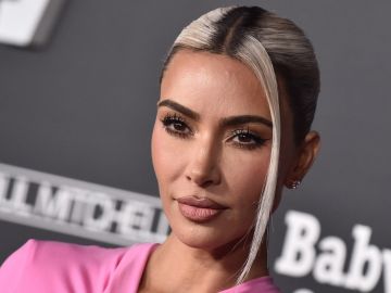 Kim Kardashian en la alfombra roja de Baby2Baby Annual Gala en noviembre de 2022.