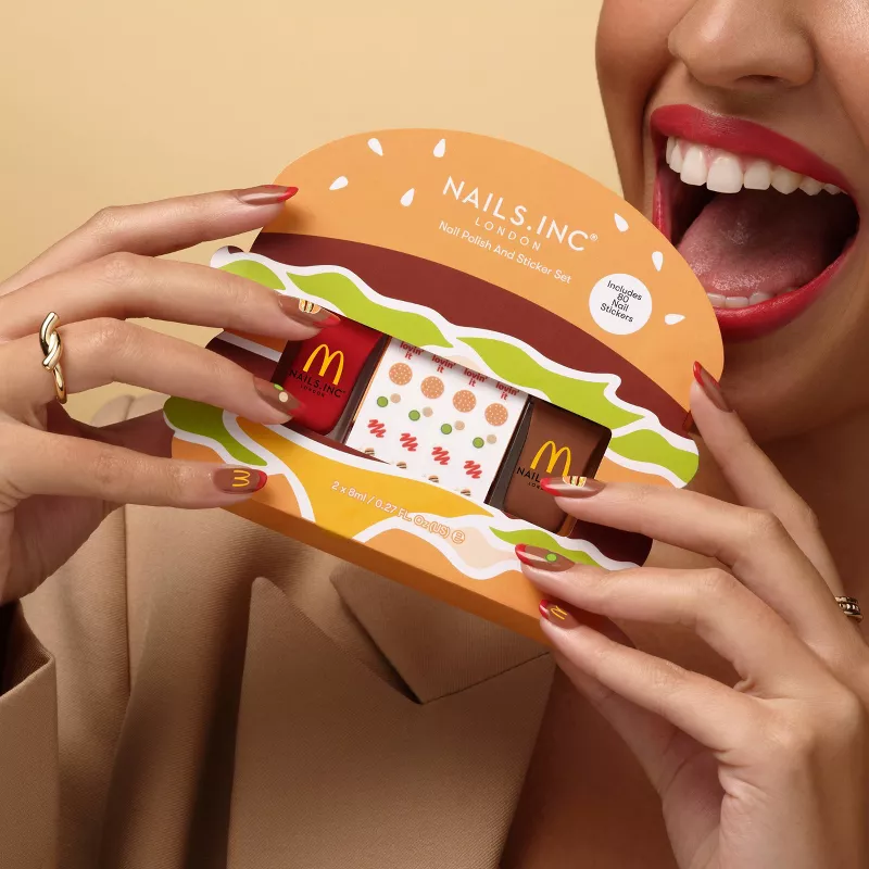 Mini Duo Nail Polish with Stickers de Nails Inc. x McDonald’s.