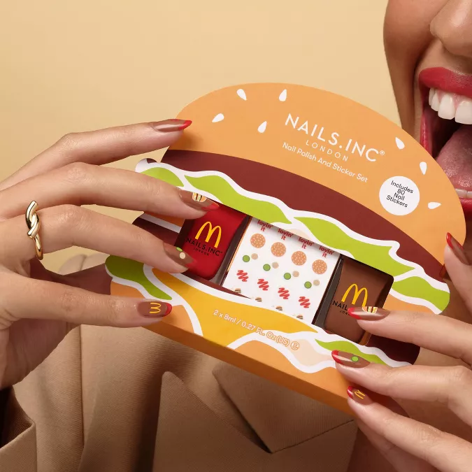 Mini Duo Nail Polish with Stickers de Nails Inc. x McDonald’s.
