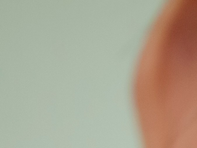 Adquiere cremas o sérums con arbutina para la melasma.