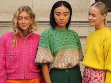Bloggers de moda posan después del desfile de moda Vivetta durante la semana de la moda de Milán Primavera/Verano 2019/2020.