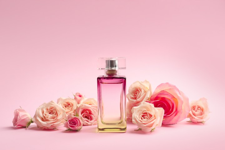 Los perfumes florales son la opción ideal para las mujeres que desean sentirse más femeninas.