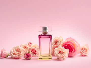 Los perfumes florales son la opción ideal para las mujeres que desean sentirse más femeninas.