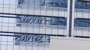 Espectacular en las calles de Jakarta anunciando los premios Oscar en 2023.