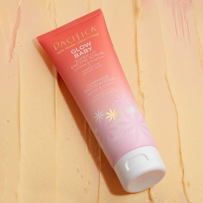 GLOW BABY Super Lit Enzyme Scrub de Pacifica Beauty.