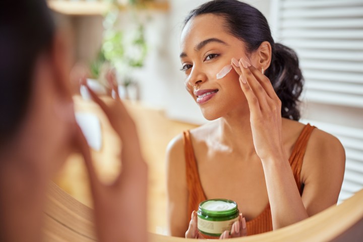 Disfruta de los beneficios de la centella asiática para aliviar la rosácea.