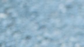 Primer plano de las sandalias con brazalete de Anna Dello Russo en la Semana de la moda de París en octubre de 2015.