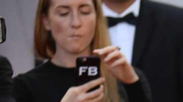 Victoria Beckham posa en la alfombra roja de la premier de 'Cafe Society' en el Festival de Cine de Cannes en mayo de 2016.