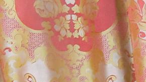 La reina Letizia luce un vestido de flores en el almuerzo del Premio Cervantes.