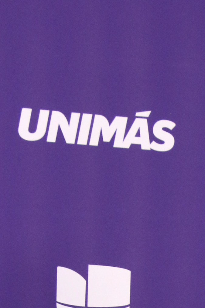 Becky G en la alfombra de los Latin AMAS.