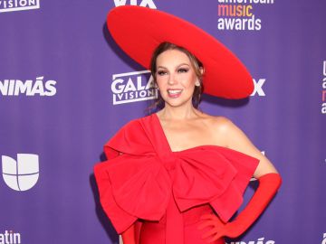 Thalía destaca entre los mejores looks de los Latin AMAS.