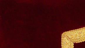 La reina Letizia regresó a Madrid con un llamativo look.