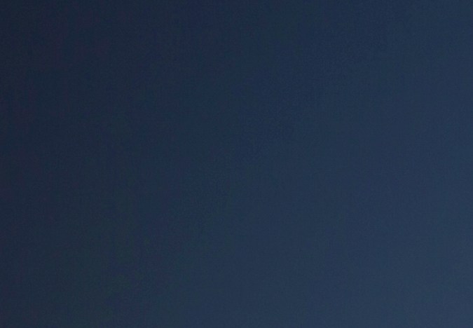 El cabello ondulado tiene mechones con forma de S.