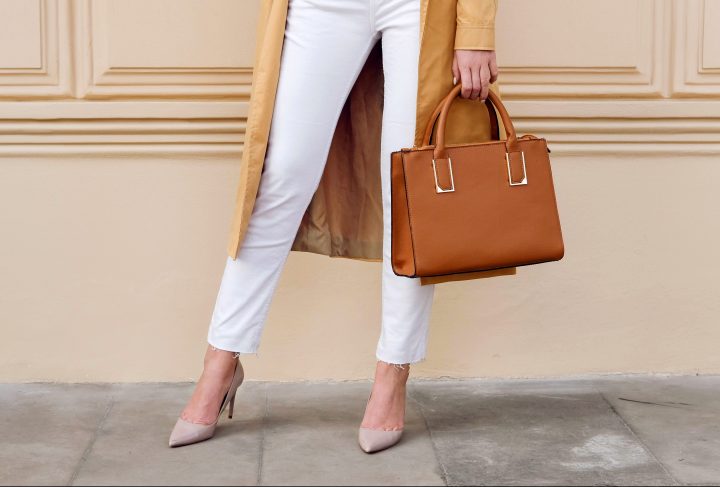 Regálale una cartera a mamá en su día especial.