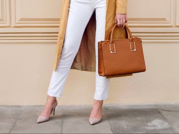 Regálale una cartera a mamá en su día especial.