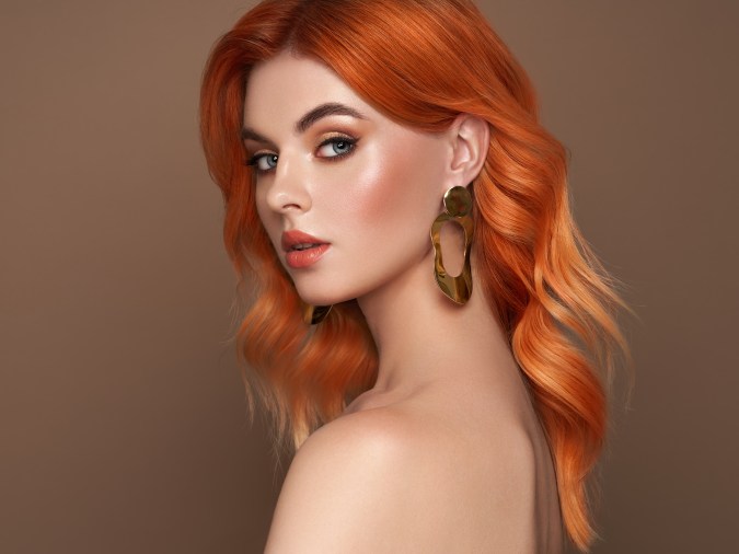 El color rojo fantasía es uno de los más buscados en este tipo de looks.