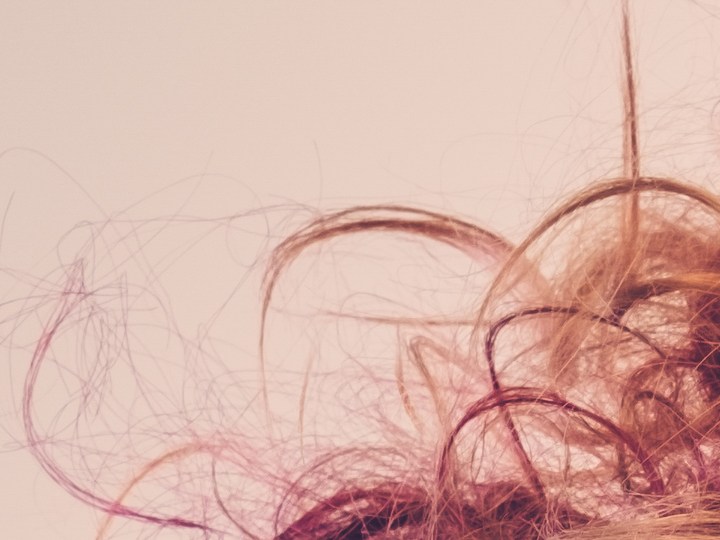 El cabello de color fantasía debe cuidarse con los productos adecuados.