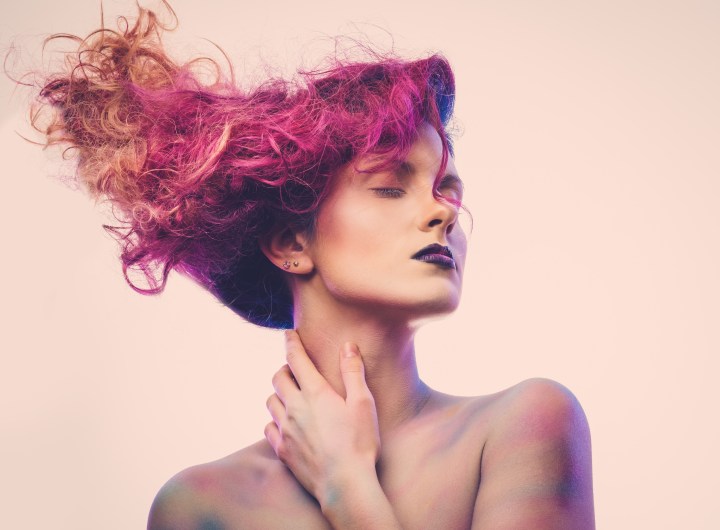 El cabello de color fantasía debe cuidarse con los productos adecuados.