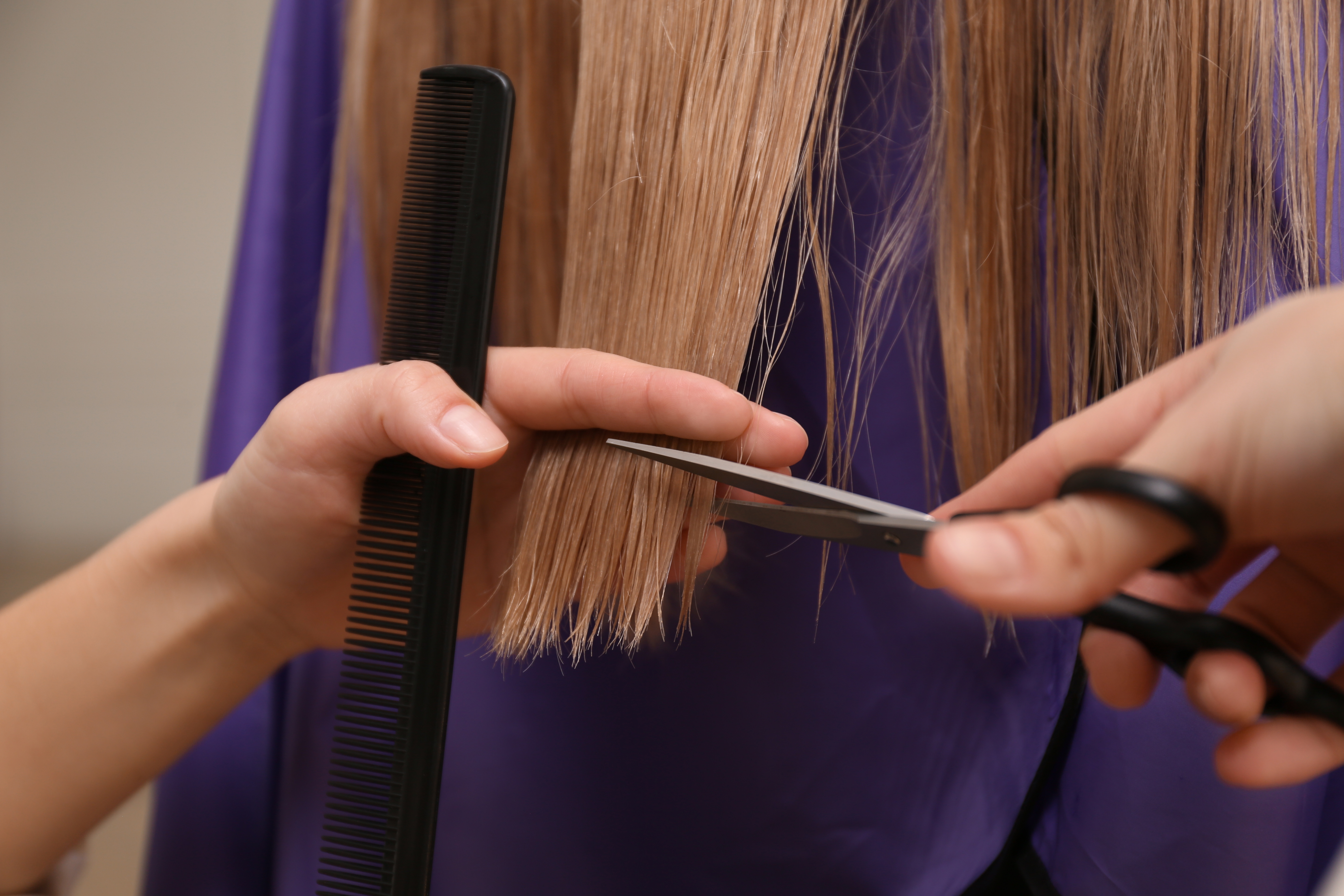 Se recomienda cortar el pelo en cuarto creciente para retirar las puntas dañadas.