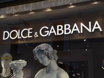 Dolce & Gabbana celebra sus cuatro décadas en la industria de la moda.