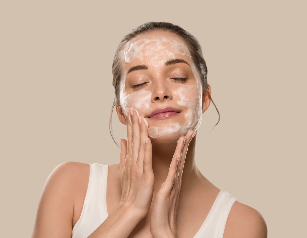 Limpia tu piel dos veces al día con jabón de glicerina.