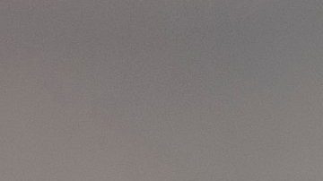 Kim Kardashian comparte su nueva colección para el verano.